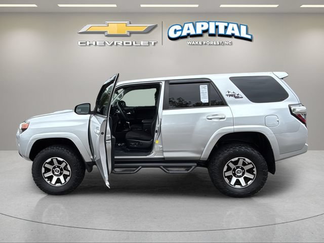 Used 2019 Toyota 4Runner TRD Off-Road AWD/4WD image 9