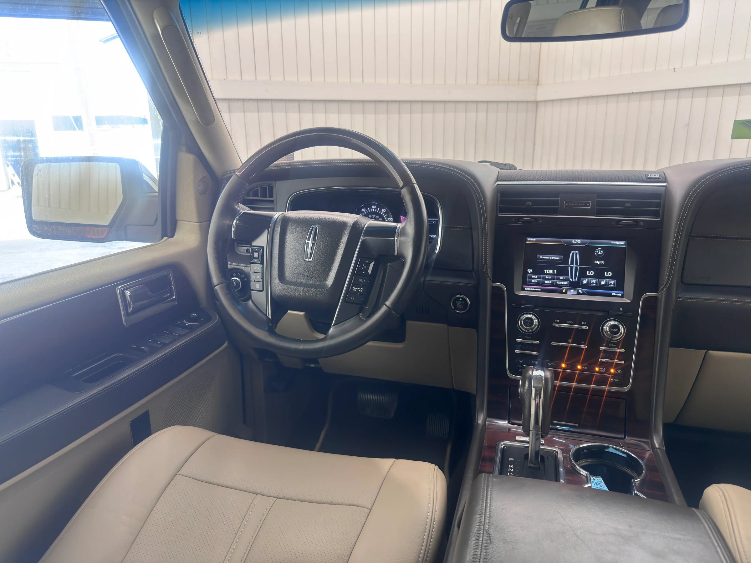Used 2015 Lincoln Navigator L 2WD w/ Equipment Group 101A Reserve image 16
