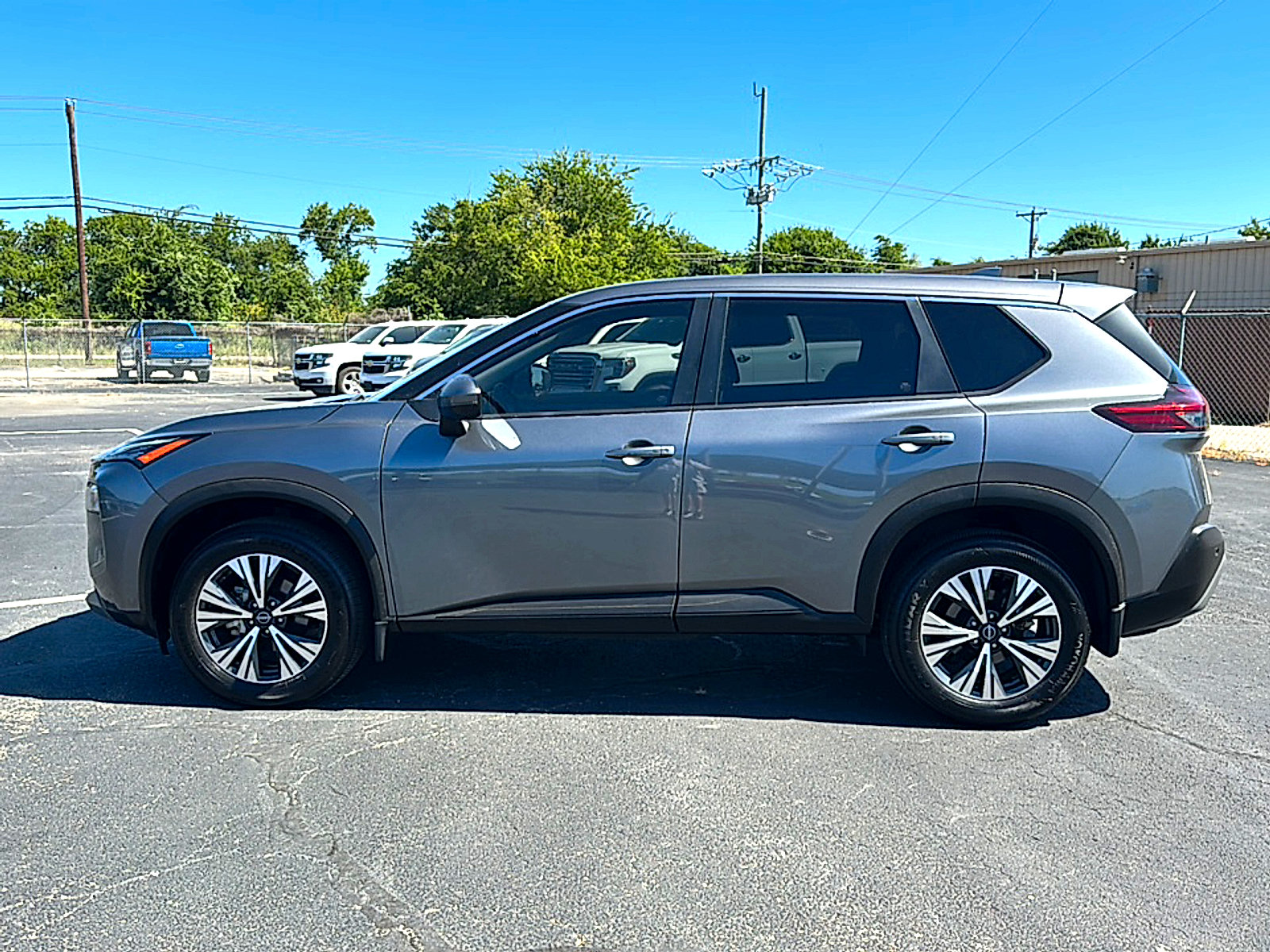 Used 2023 Nissan Rogue SV FWD image 5