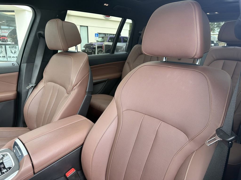 Used 2022 BMW X7 xDrive40i w/ Executive Package image 12