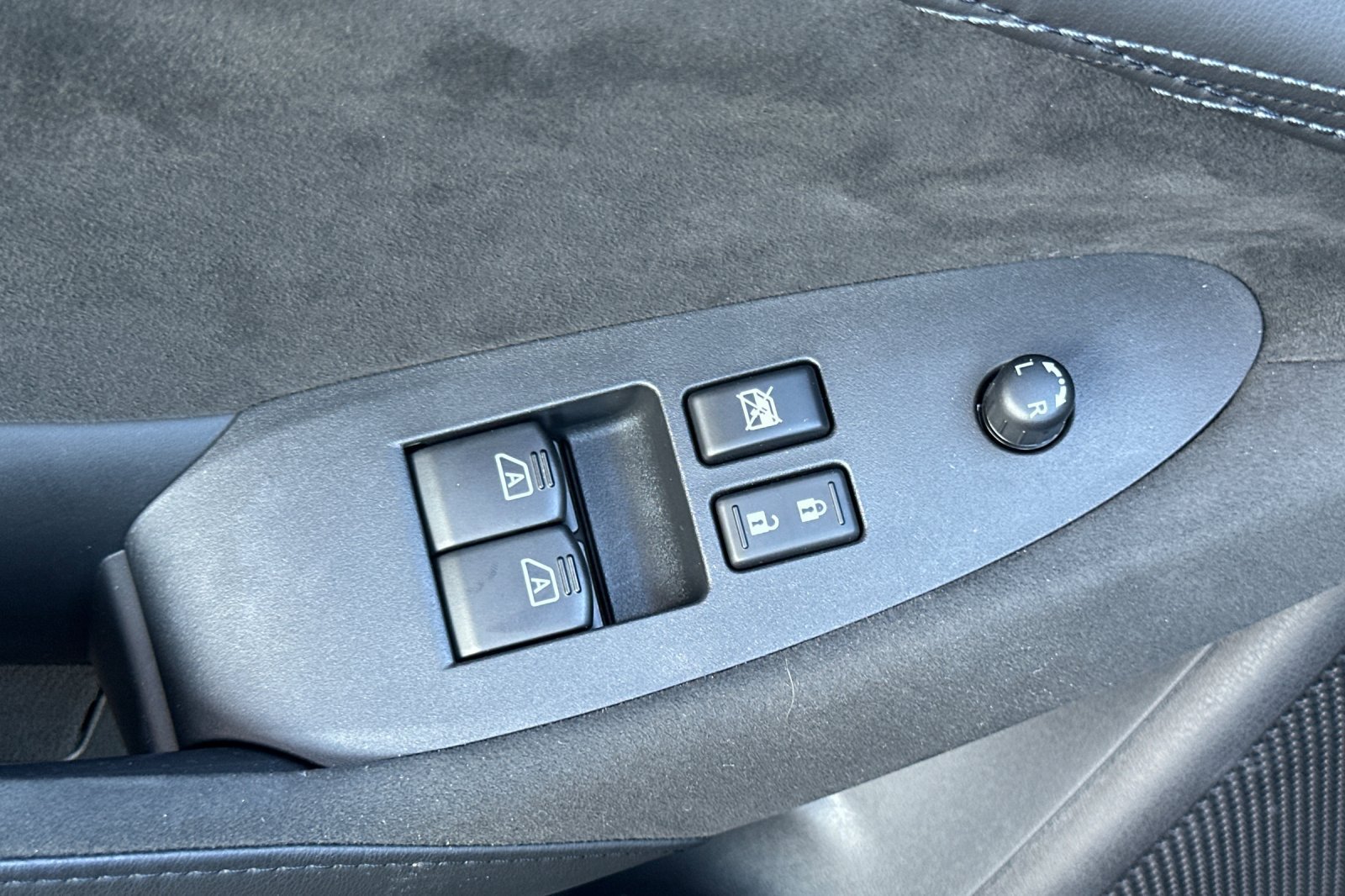 Certified 2024 Nissan Z Performance w/ Floor Mat Package RWD image 13