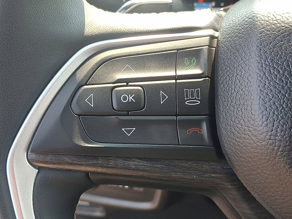Used 2024 Jeep Grand Cherokee L Limited AWD/4WD image 23