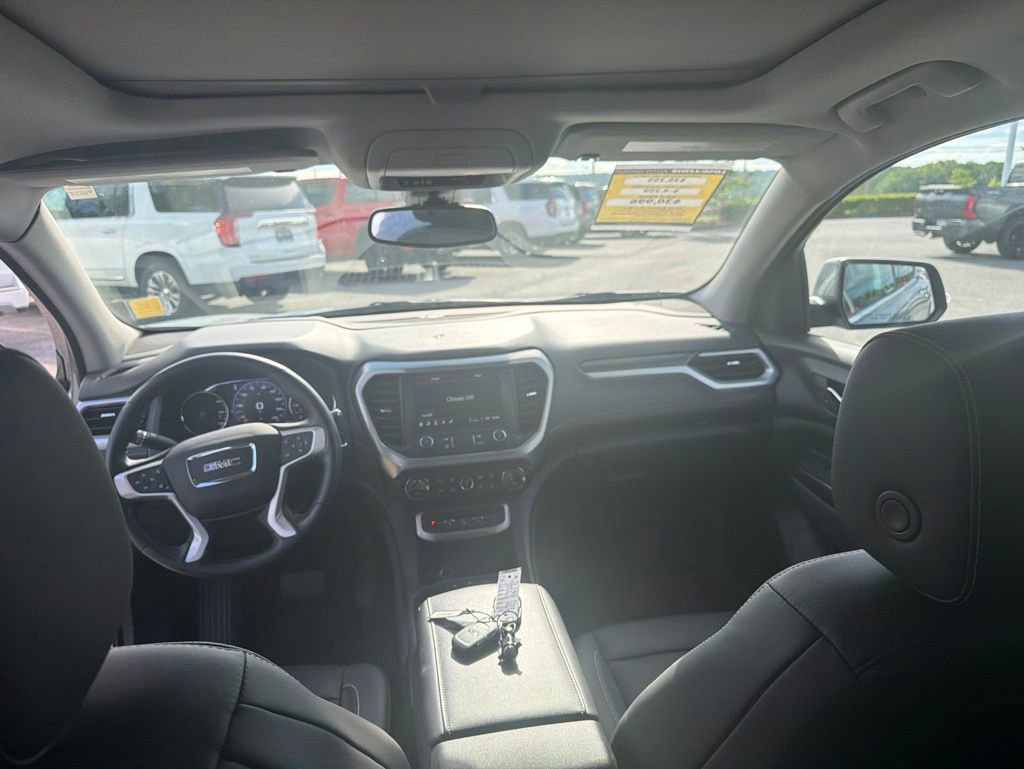 Used 2023 GMC Acadia SLT w/ Technology Package FWD image 12