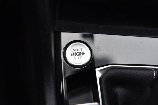 Used 2023 Volkswagen Taos SE w/ Panoramic Sunroof Package image 16