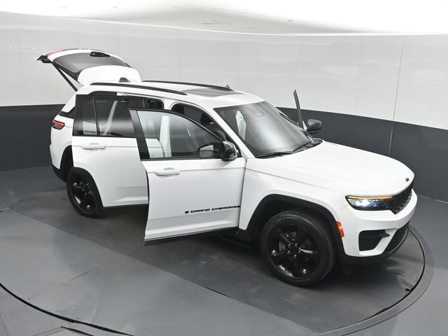 Used 2024 Jeep Grand Cherokee Altitude AWD/4WD image 63