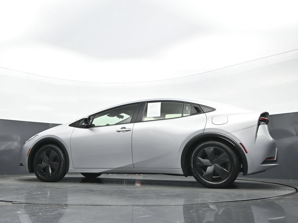 Used 2025 Toyota Prius LE FWD image 27