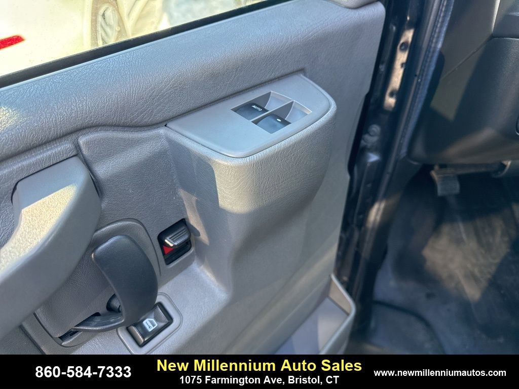 Used 2020 Chevrolet Express 3500 LS image 5