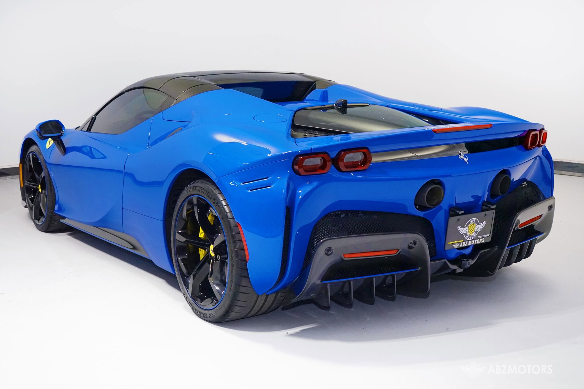 Used 2025 Ferrari SF90 Spider image 7