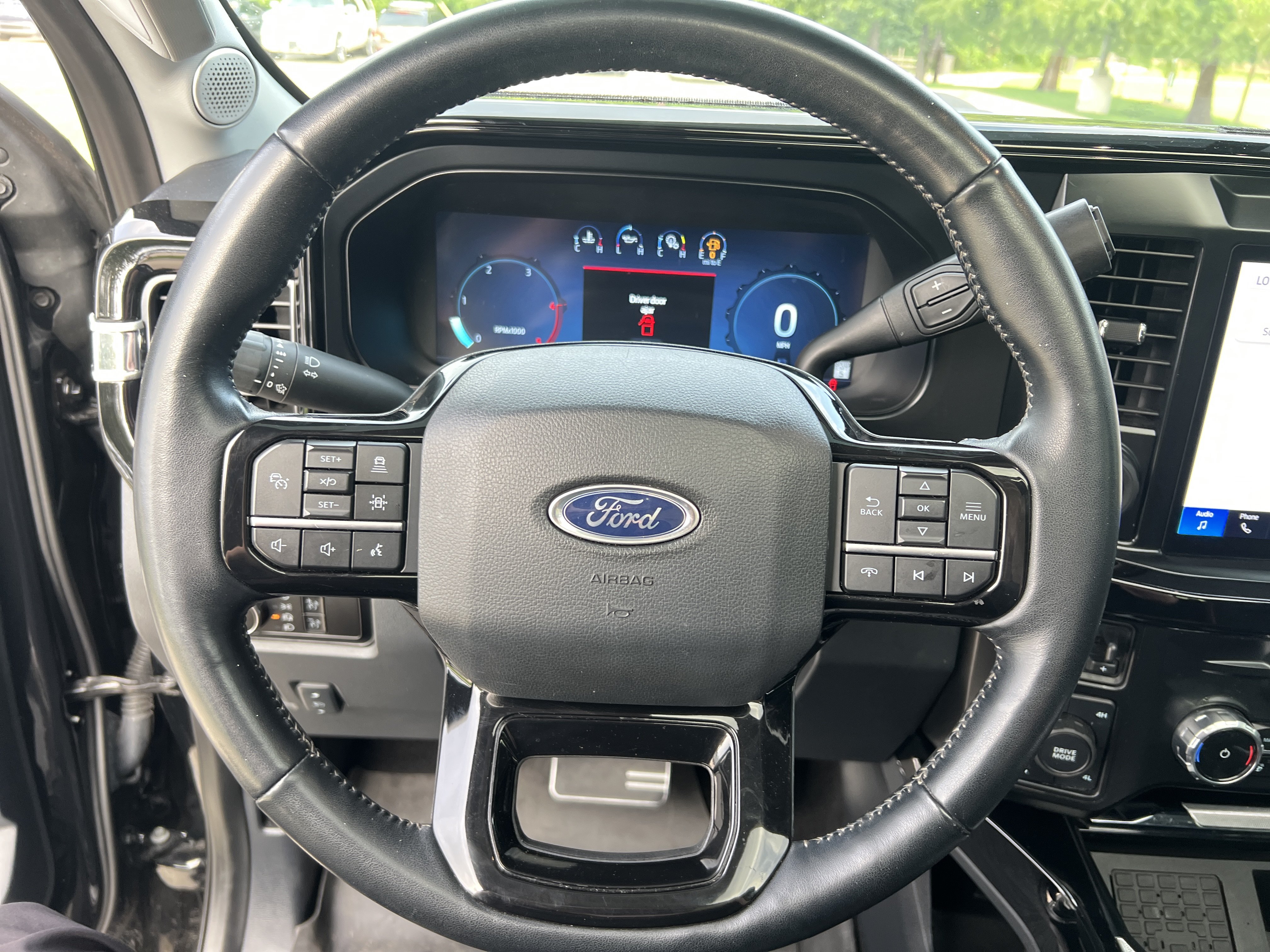 Used 2023 Ford F250 Lariat w/ Lariat Ultimate Package AWD/4WD image 16