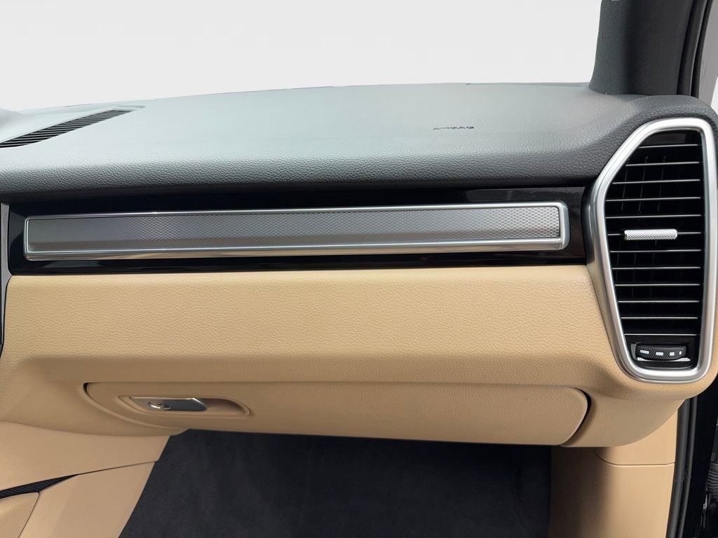 Used 2023 Porsche Cayenne Platinum Edition image 49