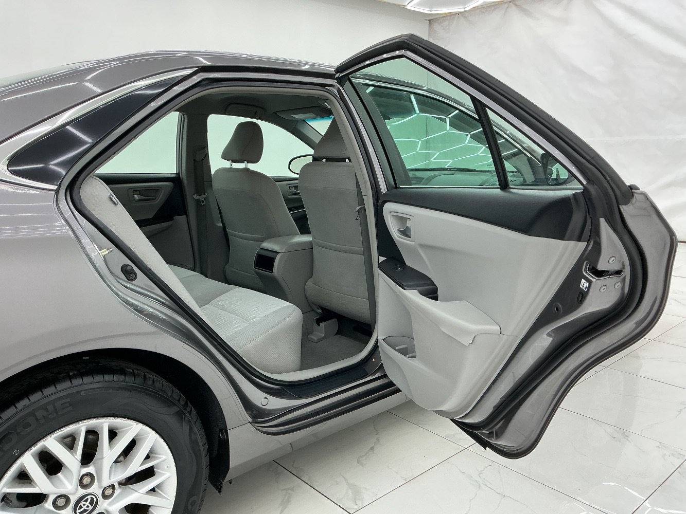 Used 2016 Toyota Camry LE FWD image 23