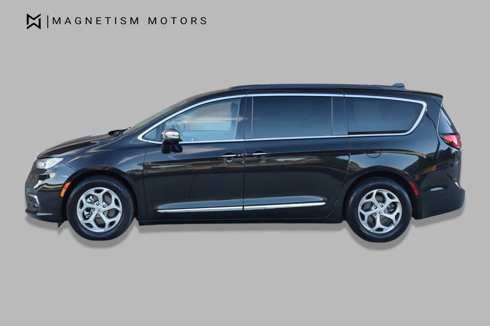 Used 2022 Chrysler Pacifica Limited FWD image 3