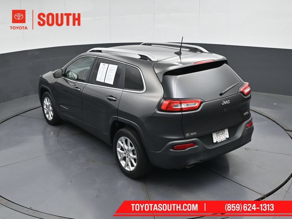 Used 2017 Jeep Cherokee Latitude w/ Comfort & Sound Group FWD image 47