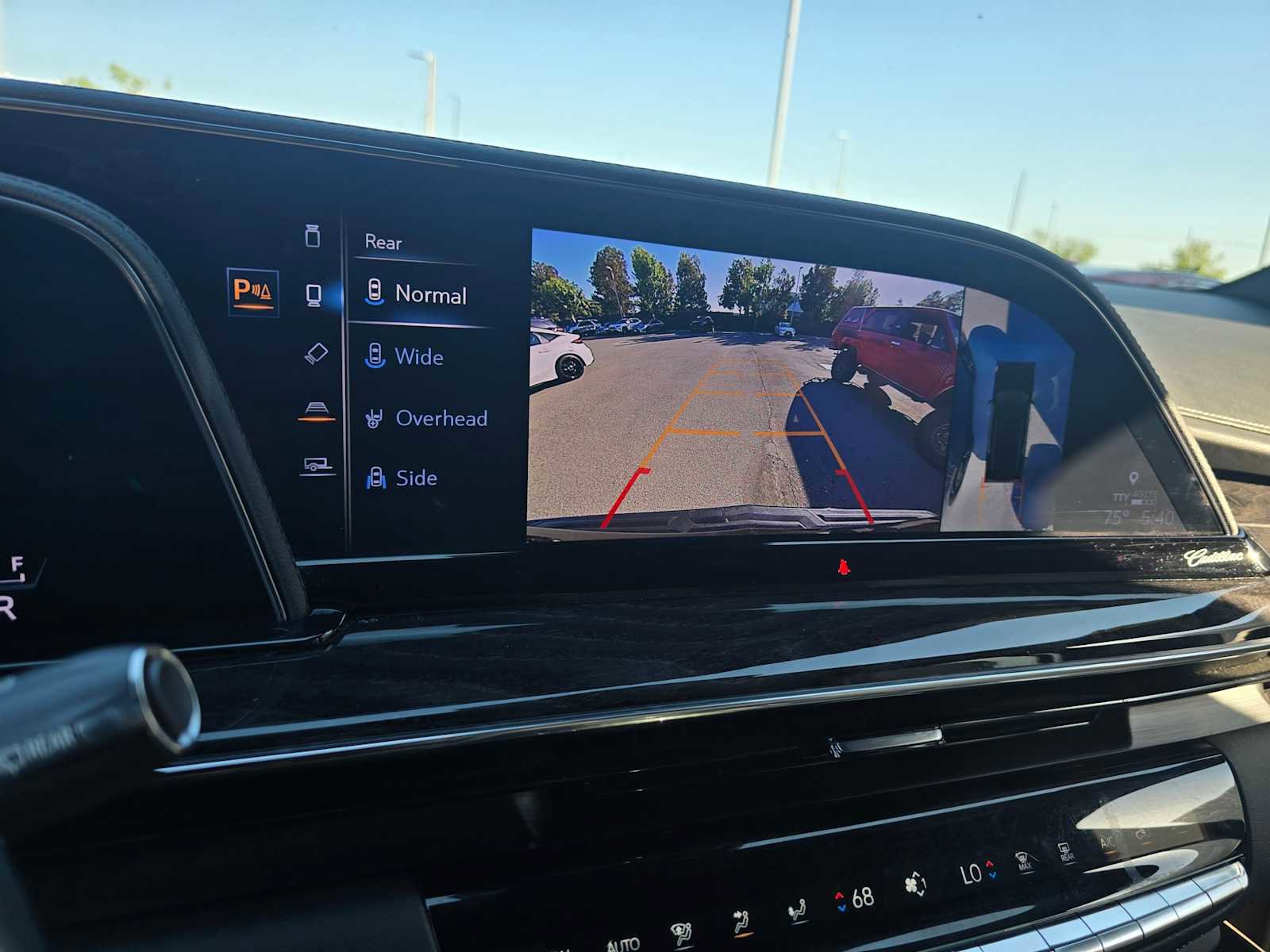 Used 2022 Cadillac Escalade Premium Luxury AWD/4WD image 35