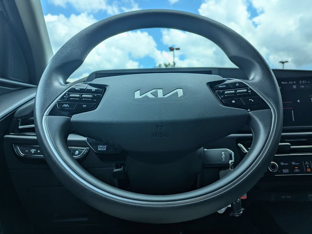 Used 2025 Kia Niro LX FWD image 21