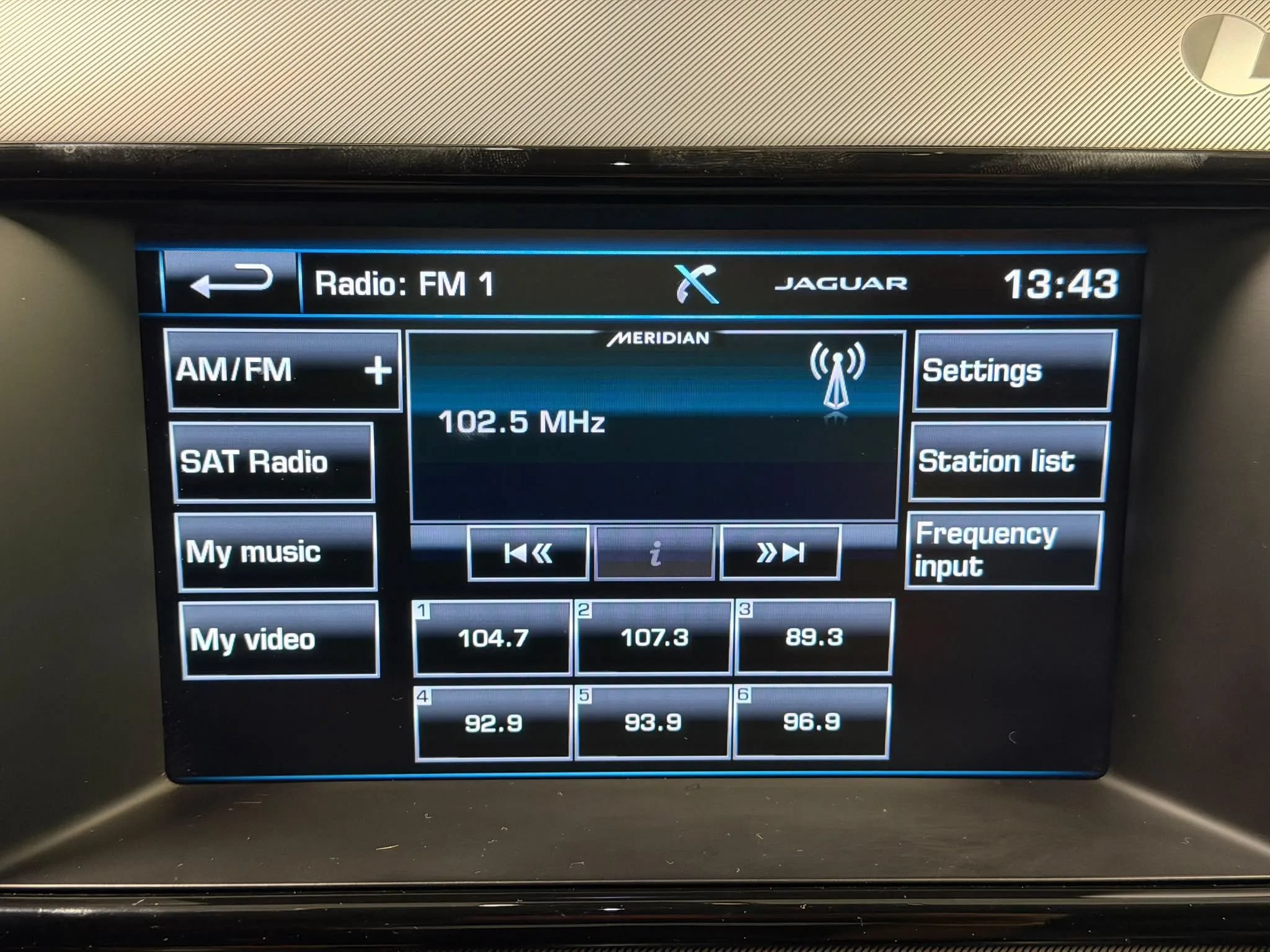 Used 2017 Jaguar F-TYPE R AWD/4WD image 34