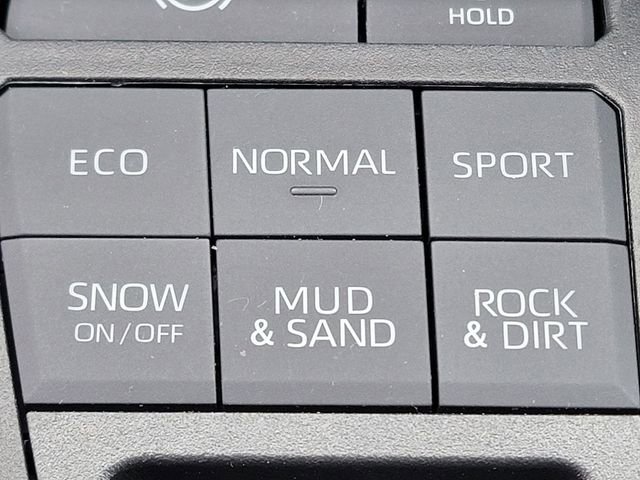 Used 2021 Toyota RAV4 LE image 6