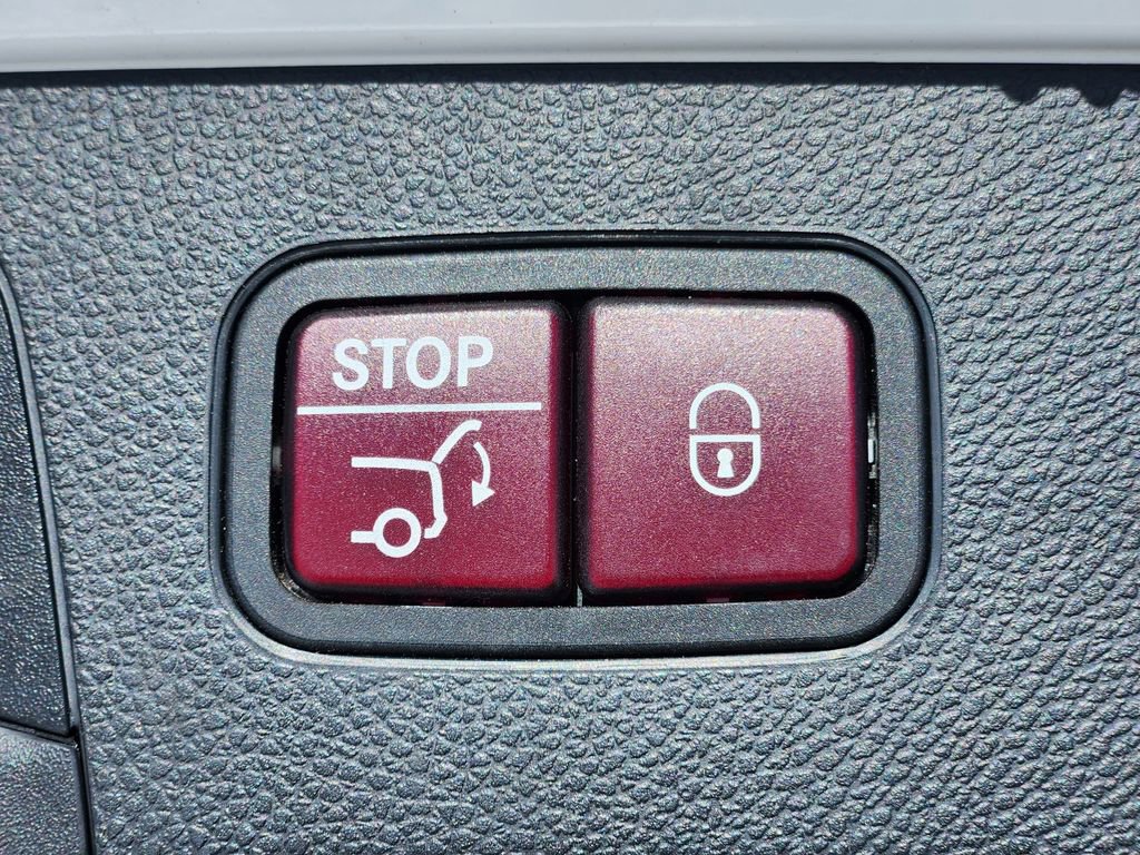 Used 2017 Mercedes-Benz GLC 300 4MATIC image 15