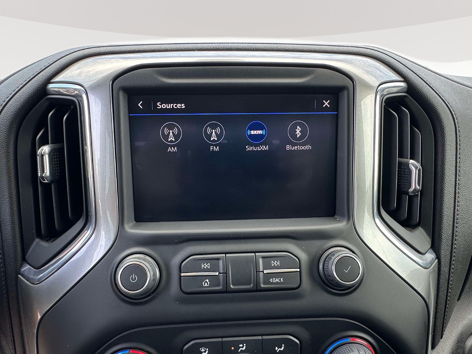 Used 2022 Chevrolet Silverado 1500 LT AWD/4WD image 9