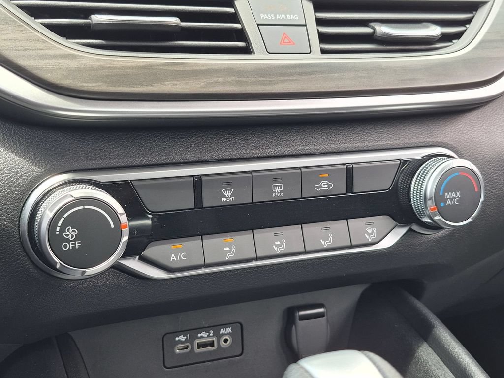 Used 2025 Nissan Altima 2.5 SV FWD image 17