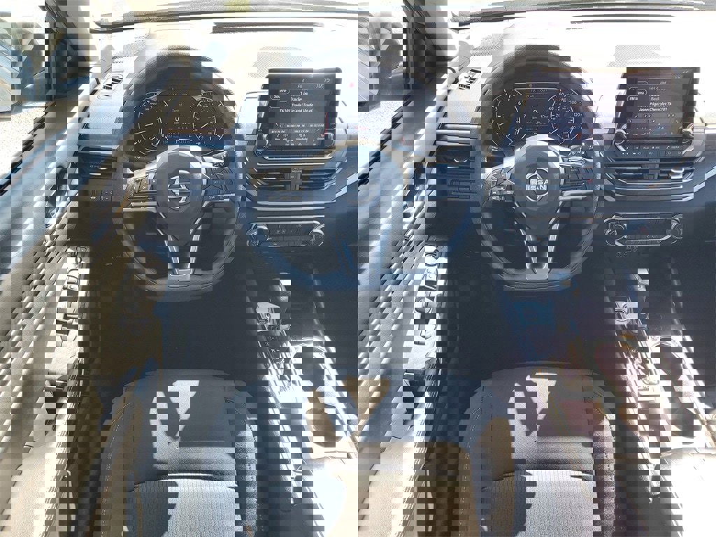 Used 2024 Nissan Altima 2.5 SV image 25