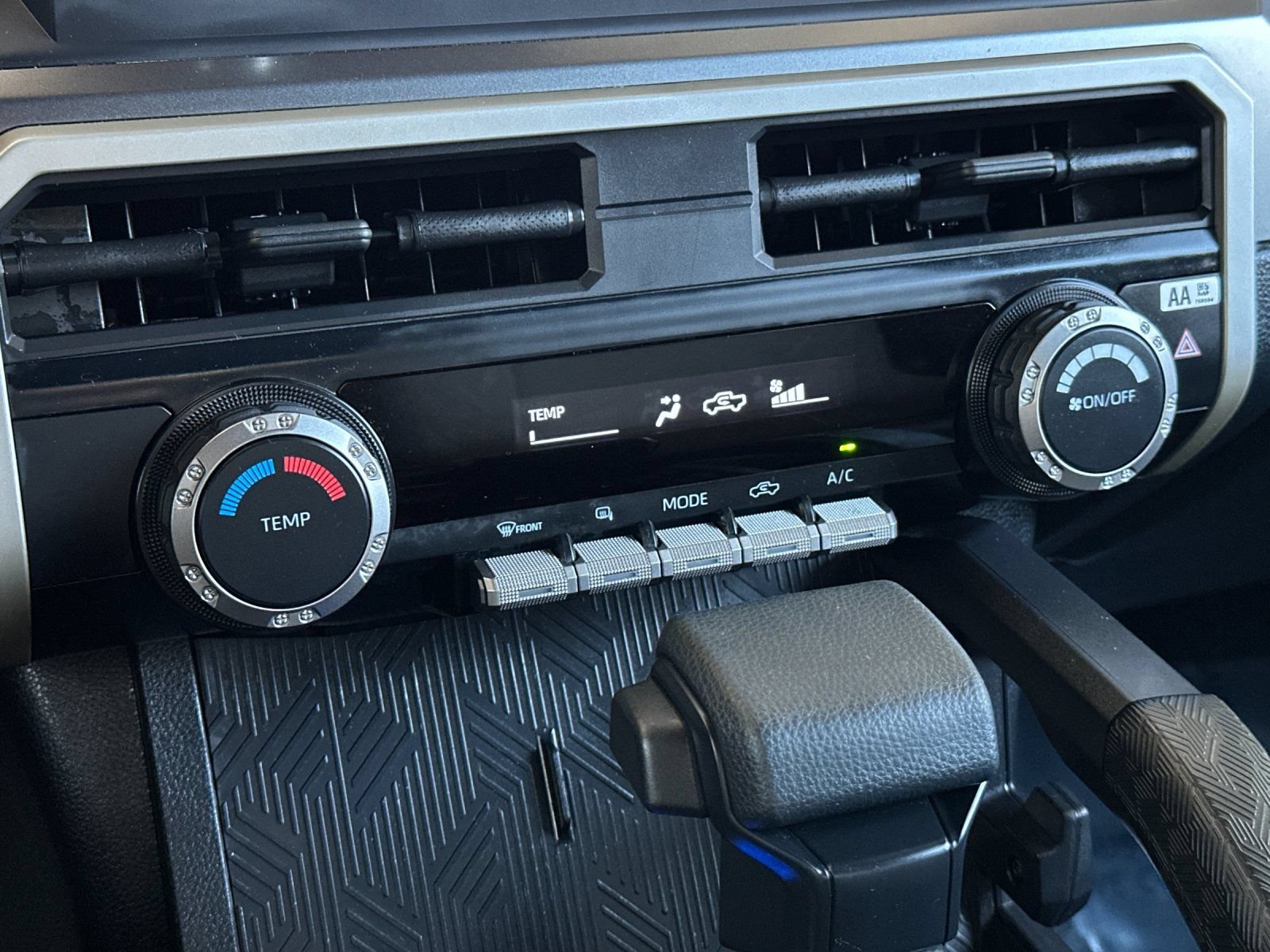 Used 2025 Toyota Tacoma SR5 AWD/4WD image 17