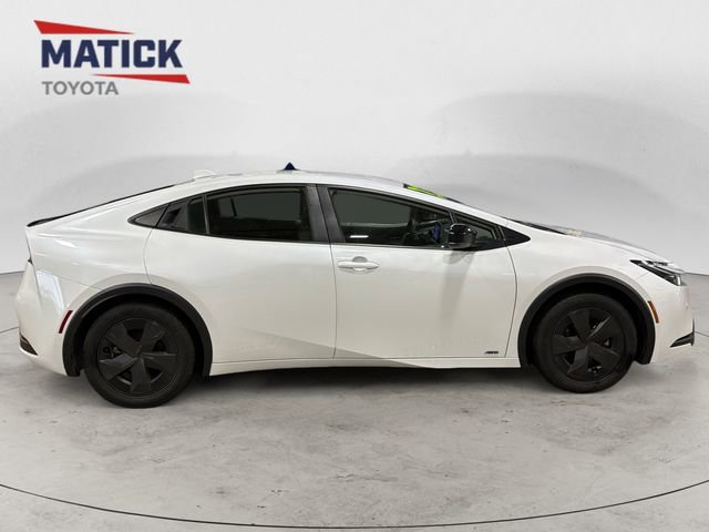 Used 2023 Toyota Prius LE AWD/4WD image 8