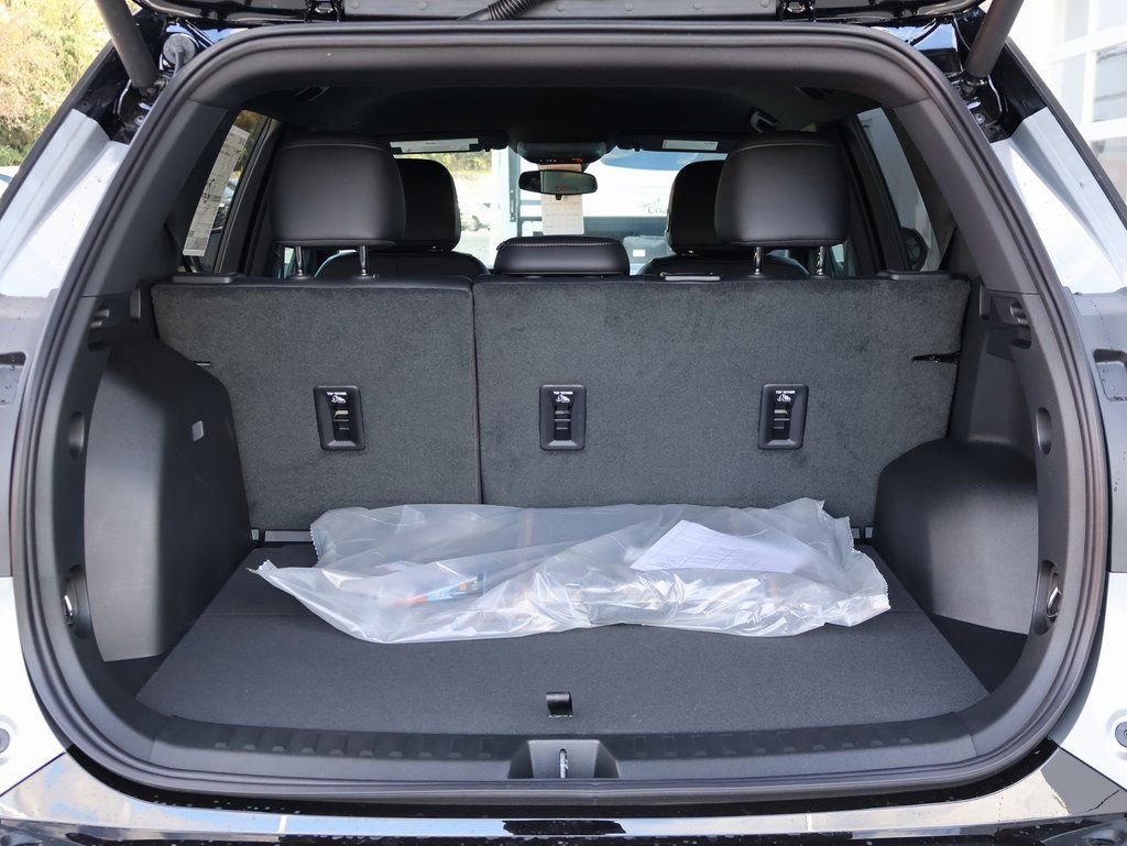 New 2026 GMC Terrain AT4 w/ LPO, Black Badging Package image 29