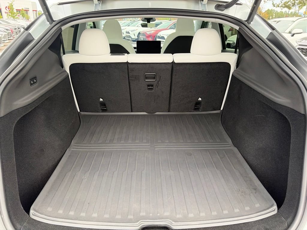 Used 2026 Tesla Model Y AWD image 18