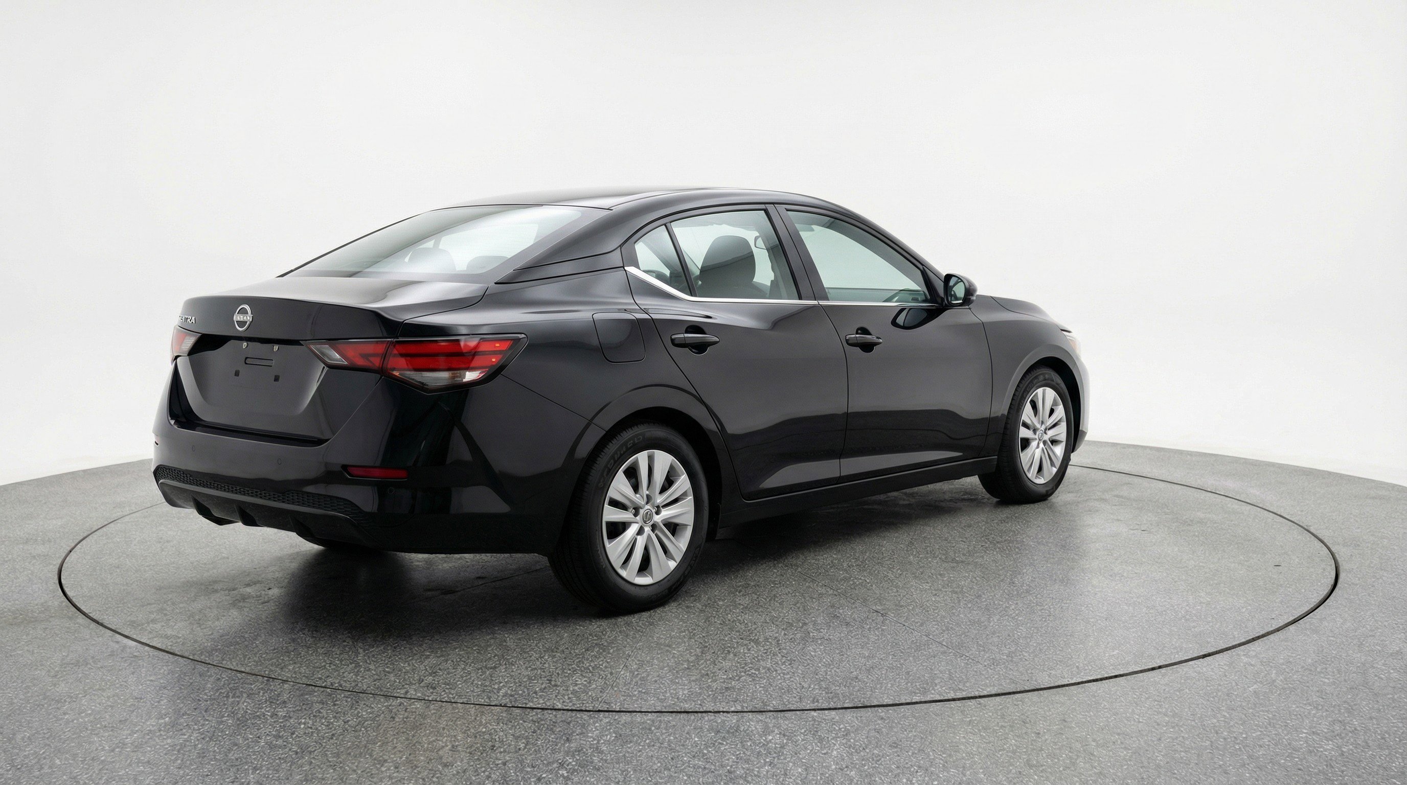 Used 2025 Nissan Sentra S image 9