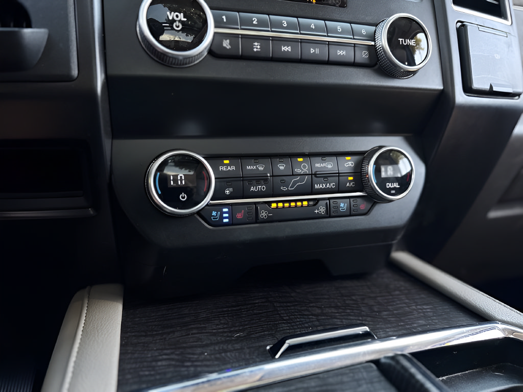 Used 2021 Ford Expedition Limited RWD image 9