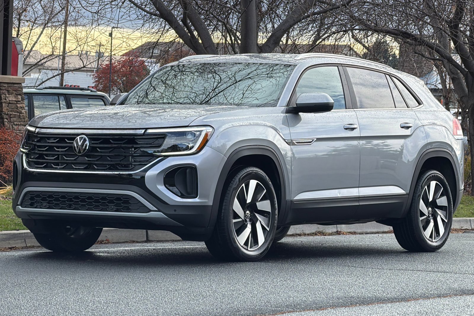 Used 2024 Volkswagen Atlas Cross Sport SE image 8