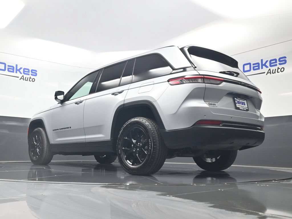 Used 2024 Jeep Grand Cherokee Altitude RWD image 40