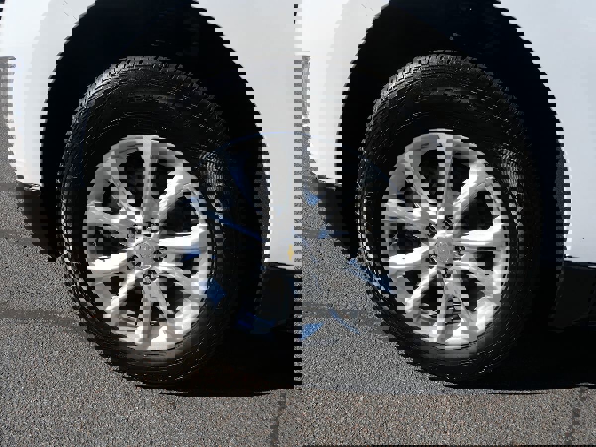 Used 2019 Chevrolet Equinox LS w/ LS Convenience Package image 32