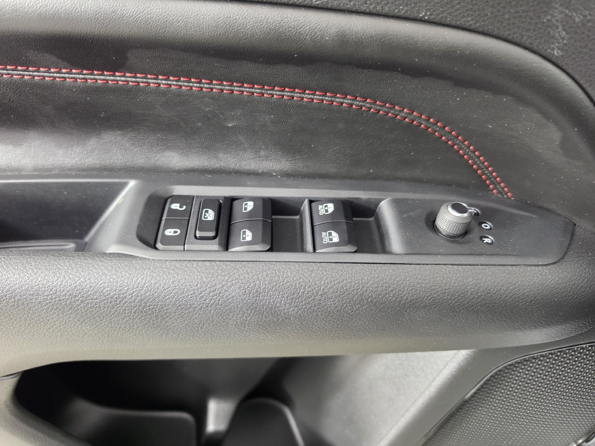 Used 2025 Jeep Compass Trailhawk w/ Trailhawk Elite Group AWD/4WD image 10