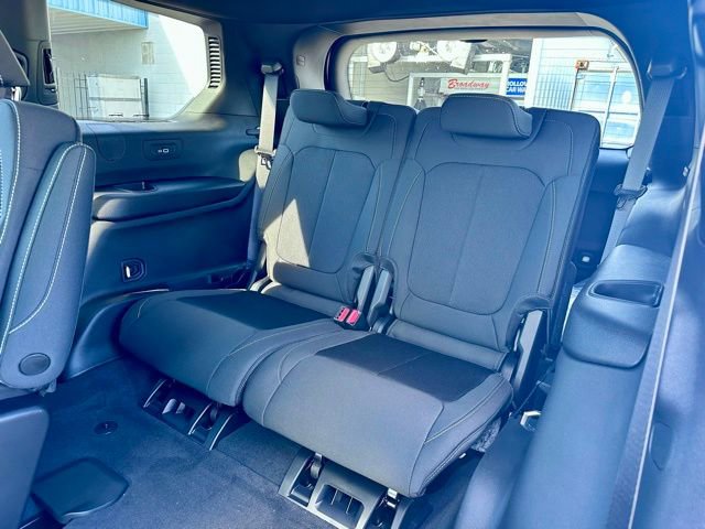 New 2025 Jeep Grand Cherokee L Laredo image 20