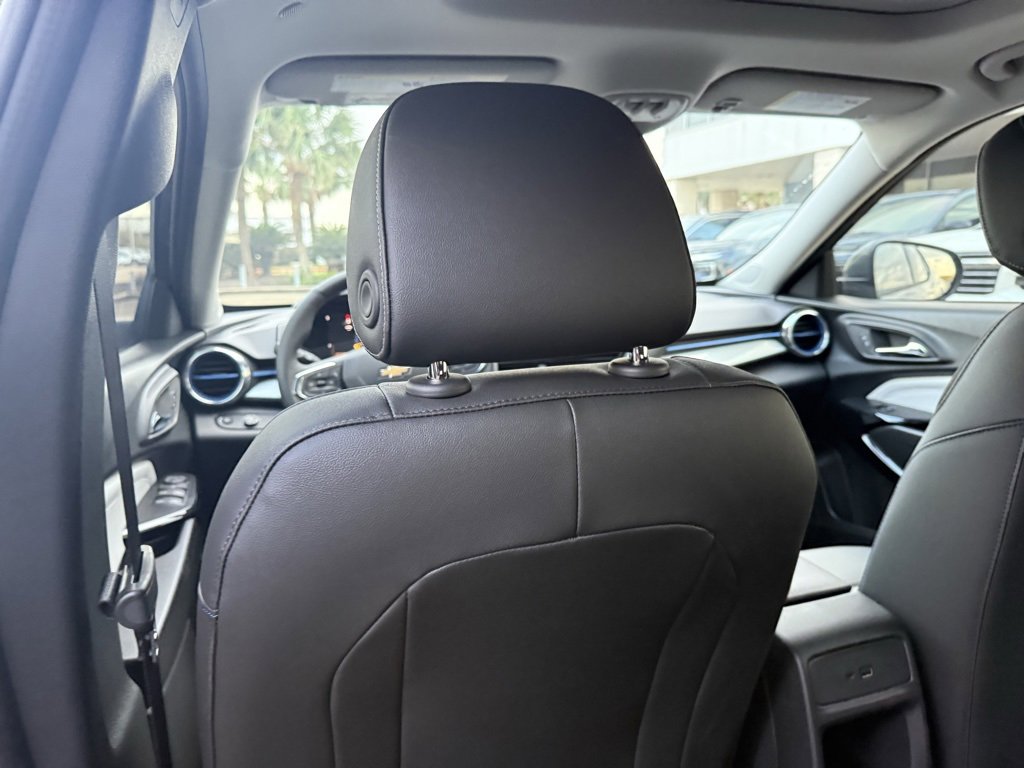 New 2026 Chevrolet Trax LT w/ Sunroof Package image 32