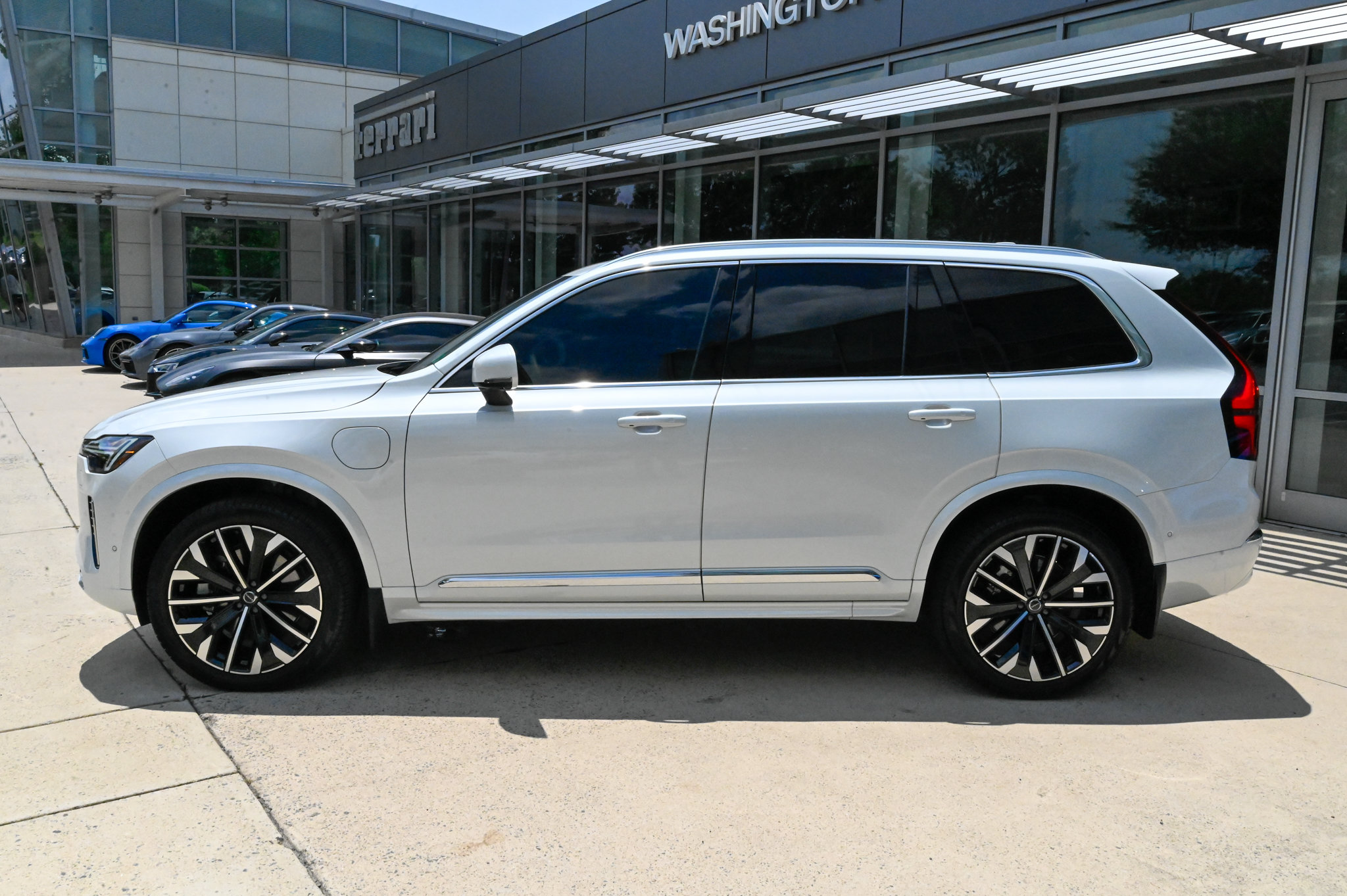 Used 2025 Volvo XC90 T8 Ultra w/ Protection Package Premier AWD/4WD image 8