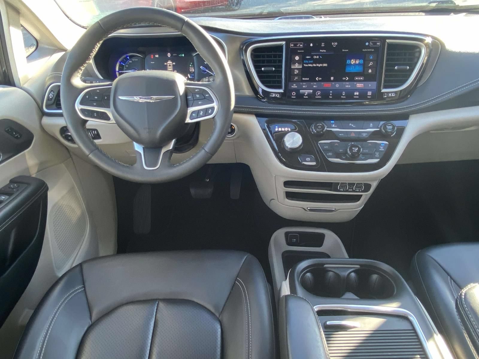 Used 2024 Chrysler Pacifica Limited FWD image 10