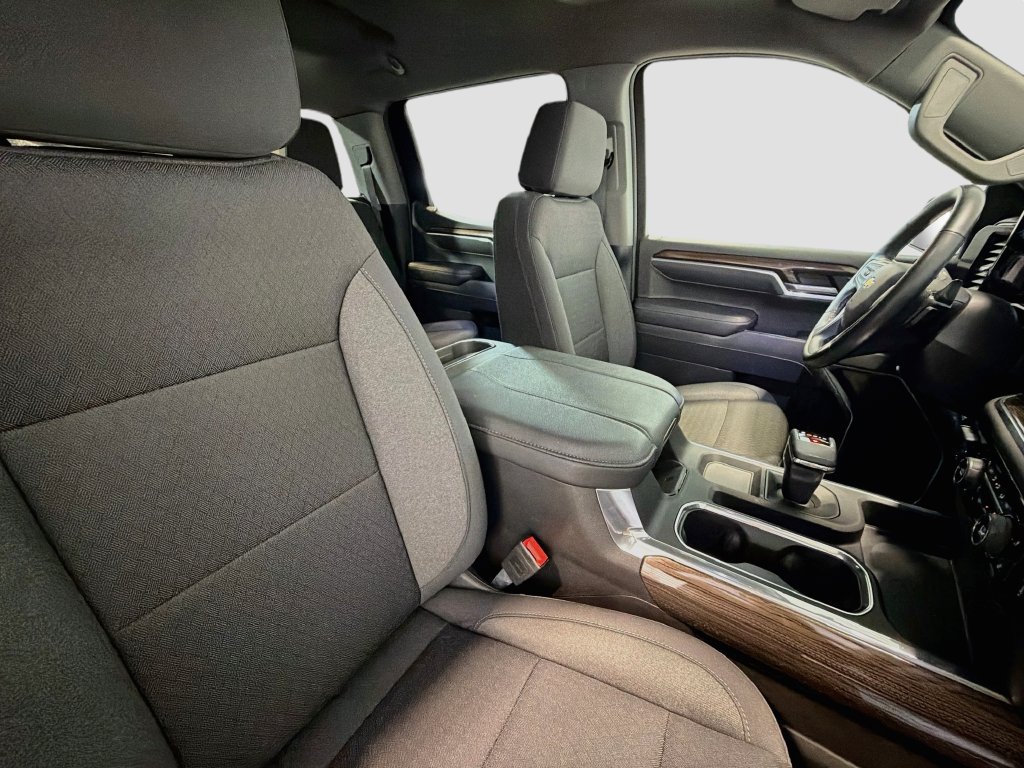 Used 2025 Chevrolet Silverado 1500 LT AWD/4WD image 25