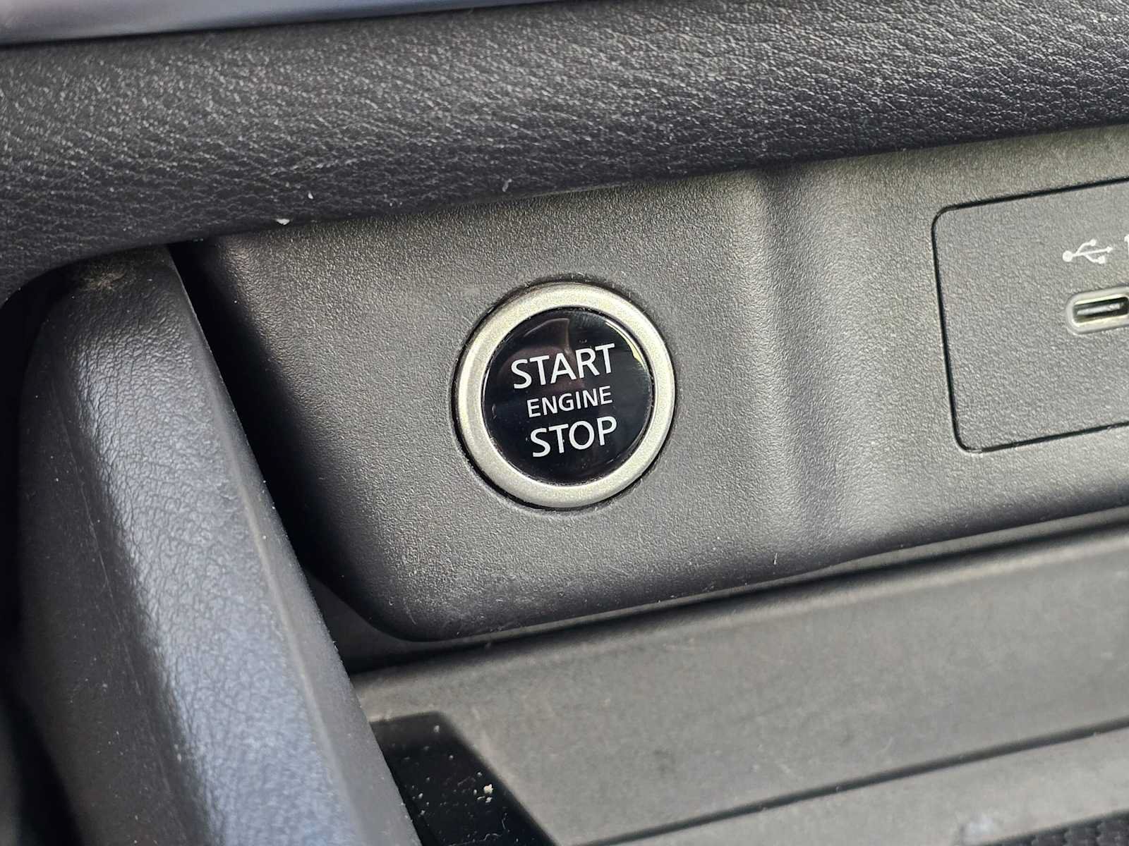 Used 2023 Nissan Rogue SV FWD image 32