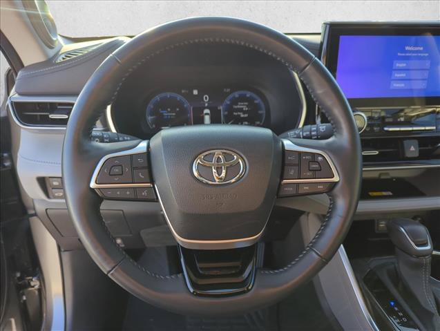 Used 2023 Toyota Highlander Platinum FWD image 12