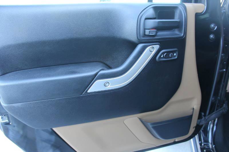 Used 2012 Jeep Wrangler Rubicon w/ PWR Convenience Group AWD/4WD image 11