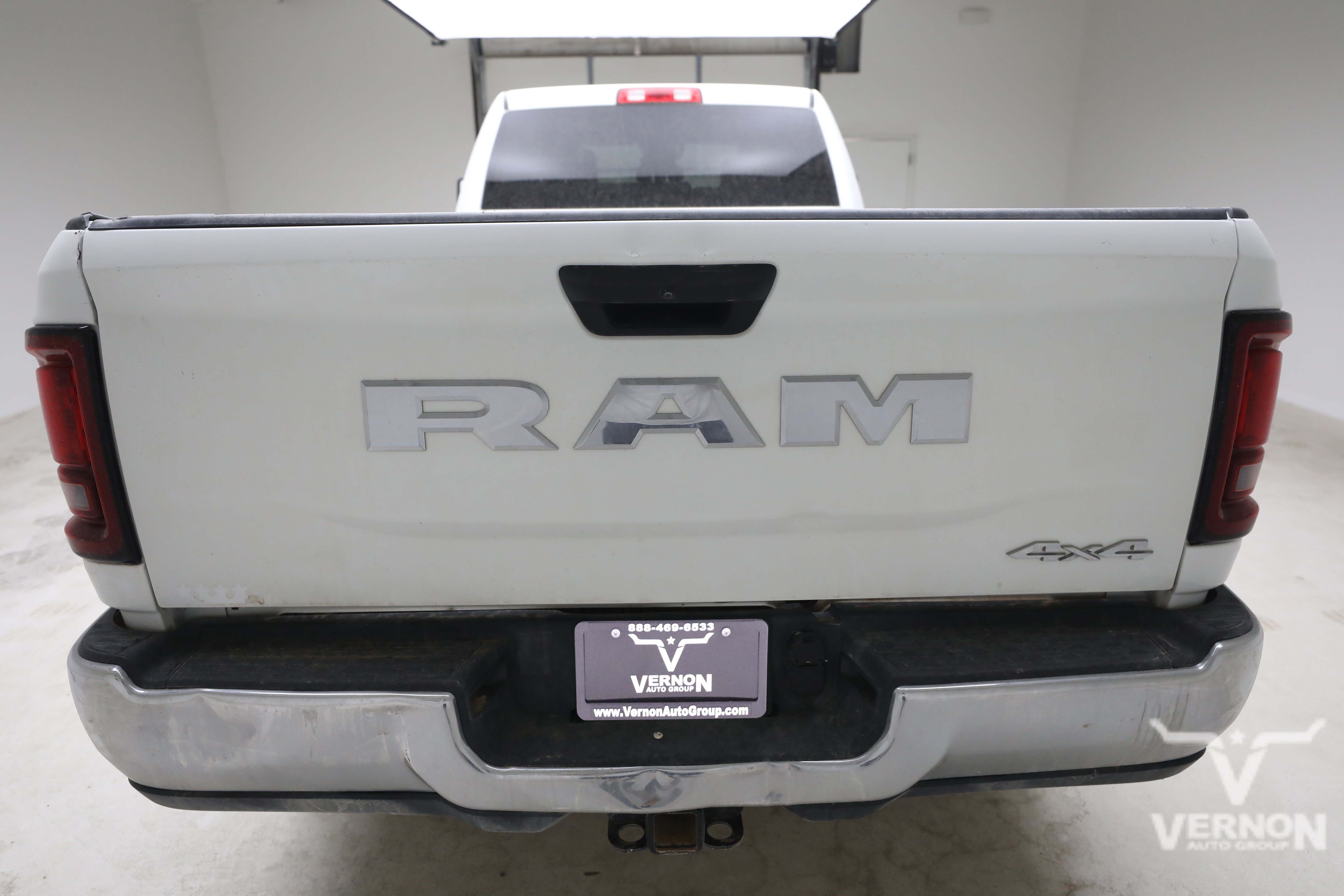 Used 2025 RAM 2500 Tradesman w/ Chrome Appearance Group AWD/4WD image 4
