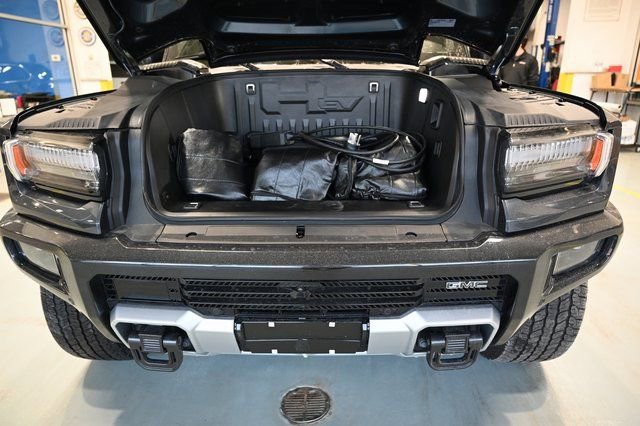 Used 2025 GMC Hummer EV 2X w/ LPO, Dark Essentials Package image 30