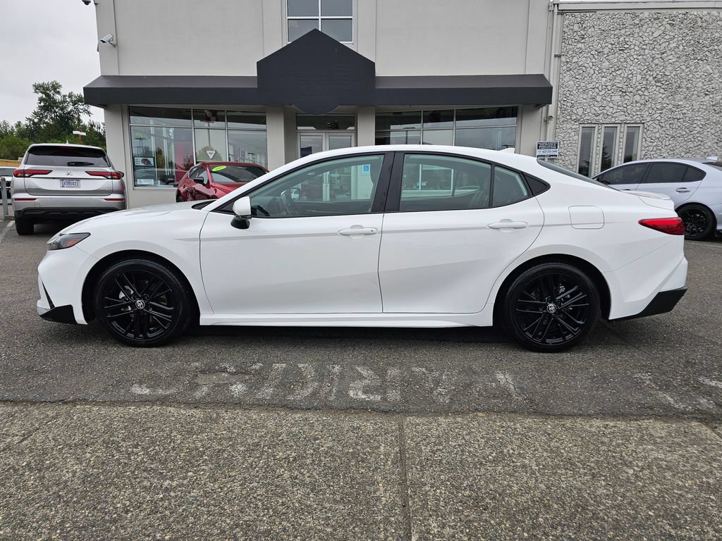 Used 2025 Toyota Camry SE FWD image 8