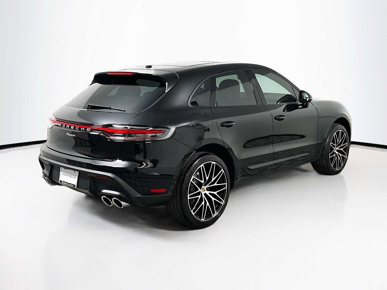 Certified 2025 Porsche Macan image 9