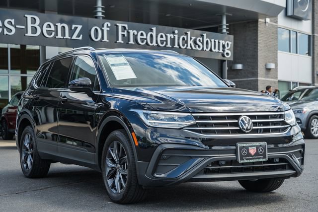 Used 2022 Volkswagen Tiguan SE FWD image 1