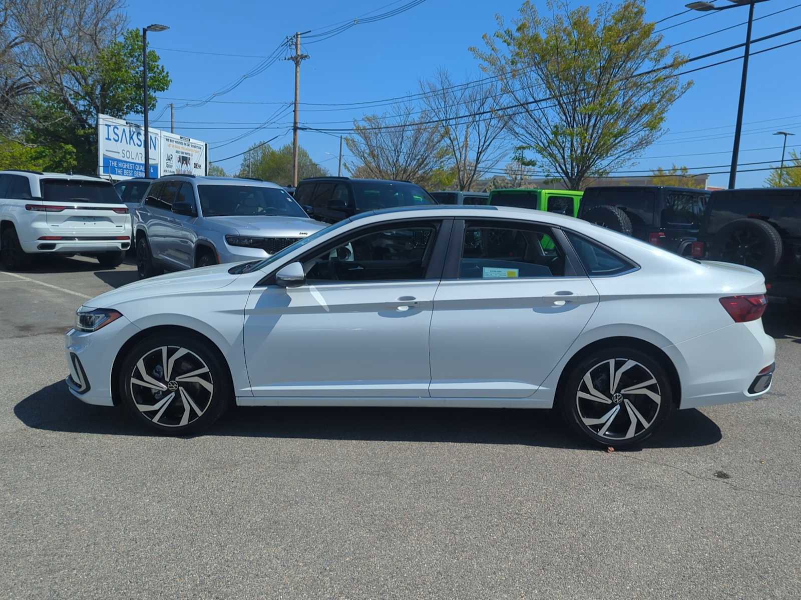 Used 2025 Volkswagen Jetta SEL FWD image 3