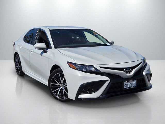 Used 2023 Toyota Camry SE image 1
